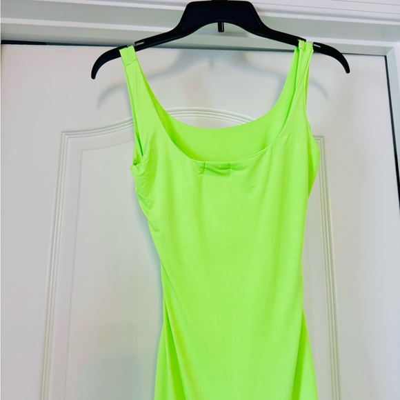 PrettyLittleThing Yellow Bodycon Mini Dress Scoop Neck Sleeveless - Picture 4 of 7